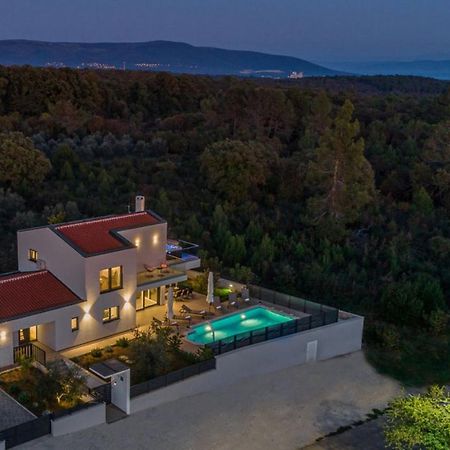 Villa Izabel With Hot Whirpool クルニカ エクステリア 写真