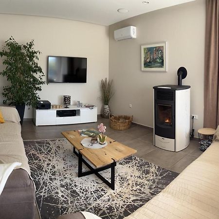 Villa Izabel With Hot Whirpool クルニカ エクステリア 写真