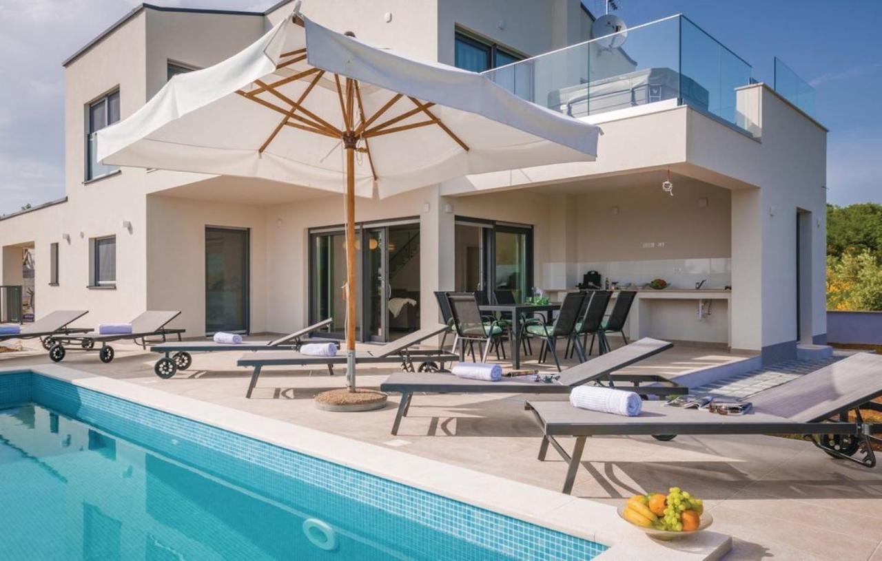 Villa Izabel With Hot Whirpool クルニカ エクステリア 写真