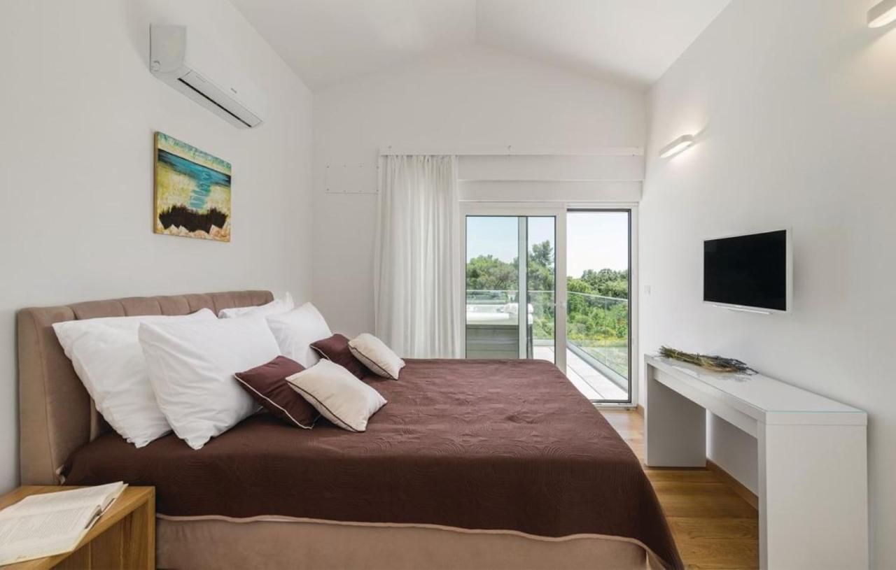 Villa Izabel With Hot Whirpool クルニカ エクステリア 写真