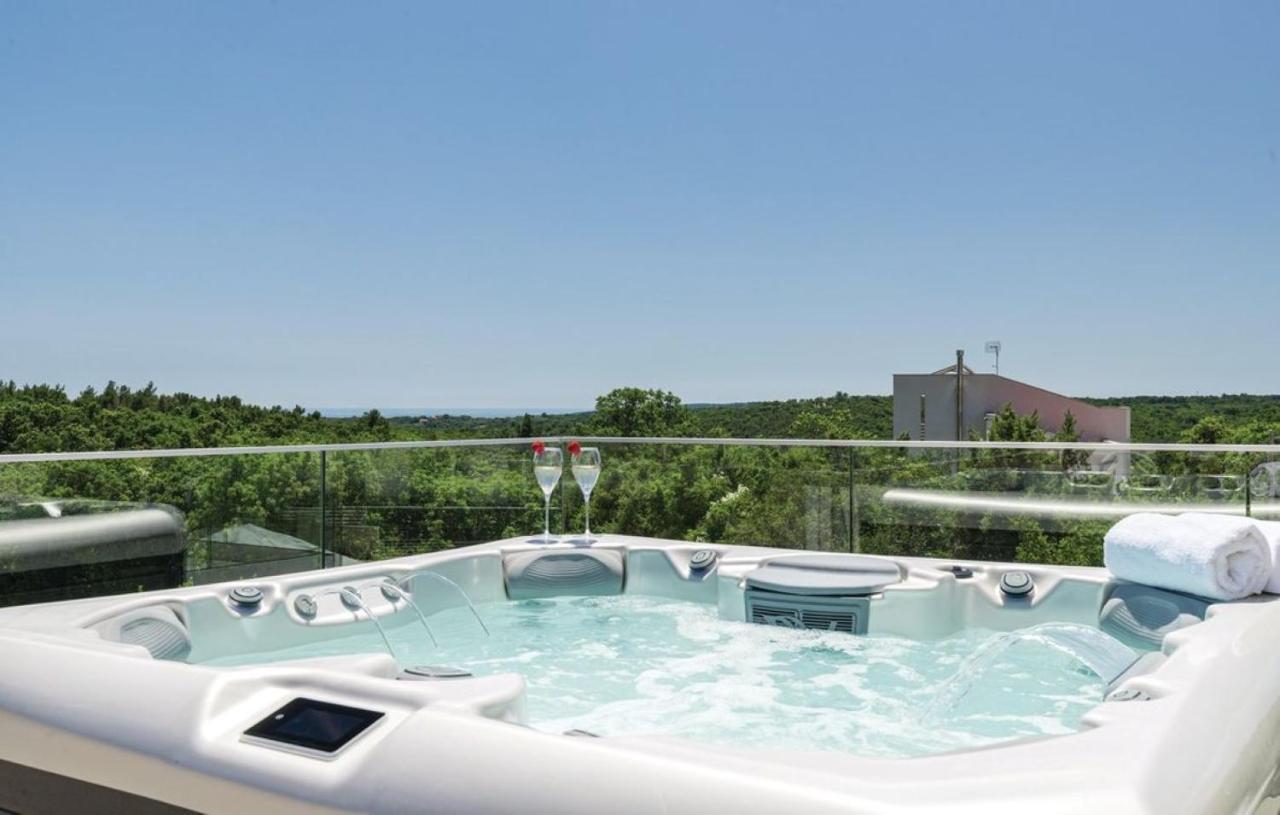 Villa Izabel With Hot Whirpool クルニカ エクステリア 写真