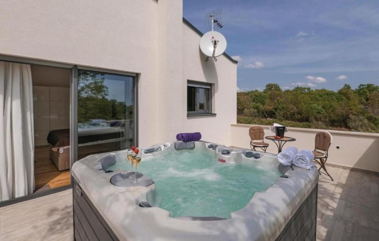 Villa Izabel With Hot Whirpool クルニカ エクステリア 写真