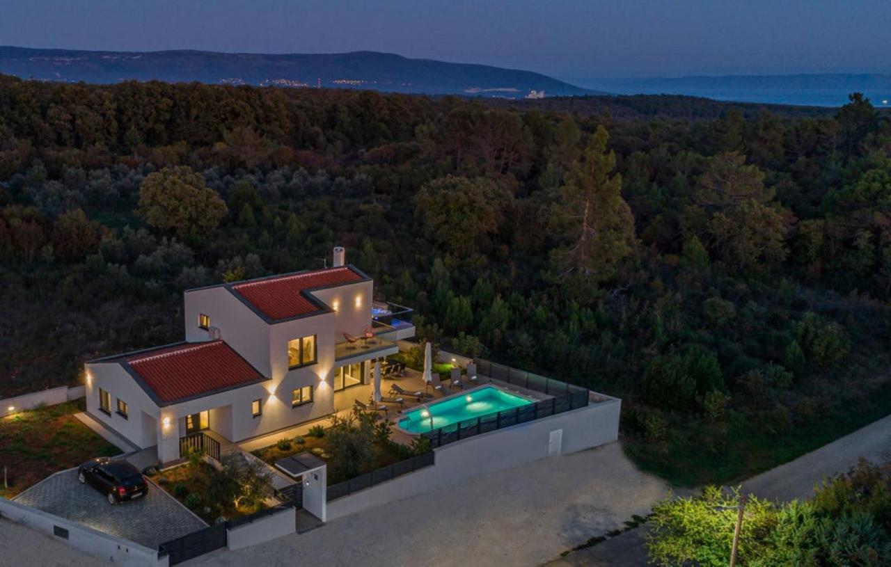 Villa Izabel With Hot Whirpool クルニカ エクステリア 写真